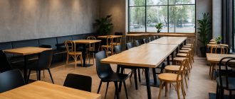 Фото современного кафе с деревянными столами